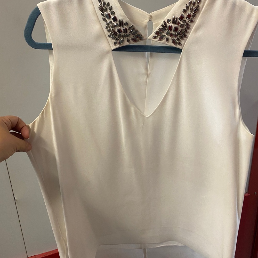 BCBGMaxAzria Embellished Collar Cream Sleeveless V-Neck Top | Size M